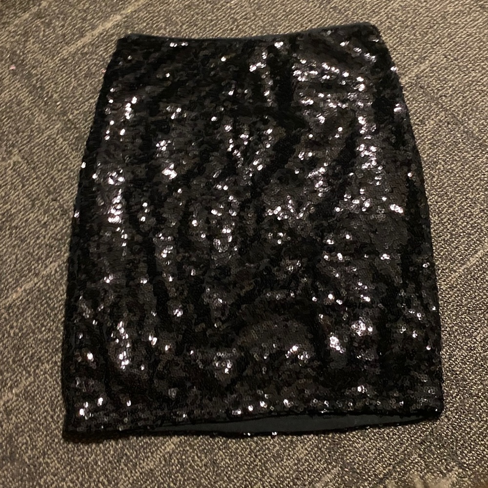 H&M short/tight black sequin skirt